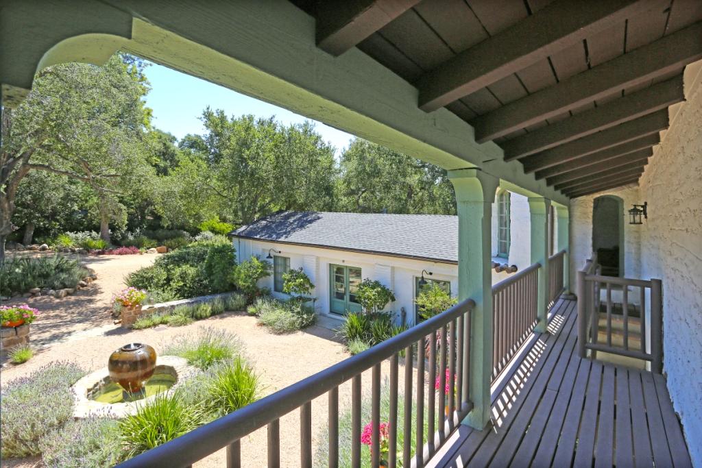 Reese Witherspoon Sells Ojai Home at a Loss