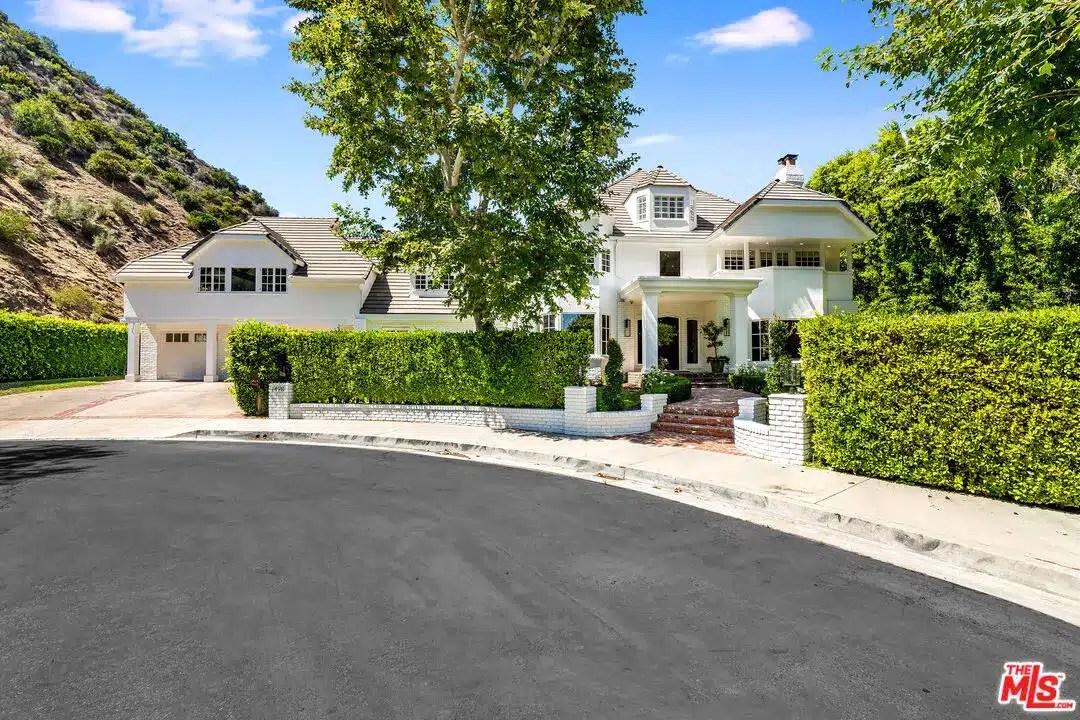 Inside Magic Johnson 11.5 million mansion, with photos