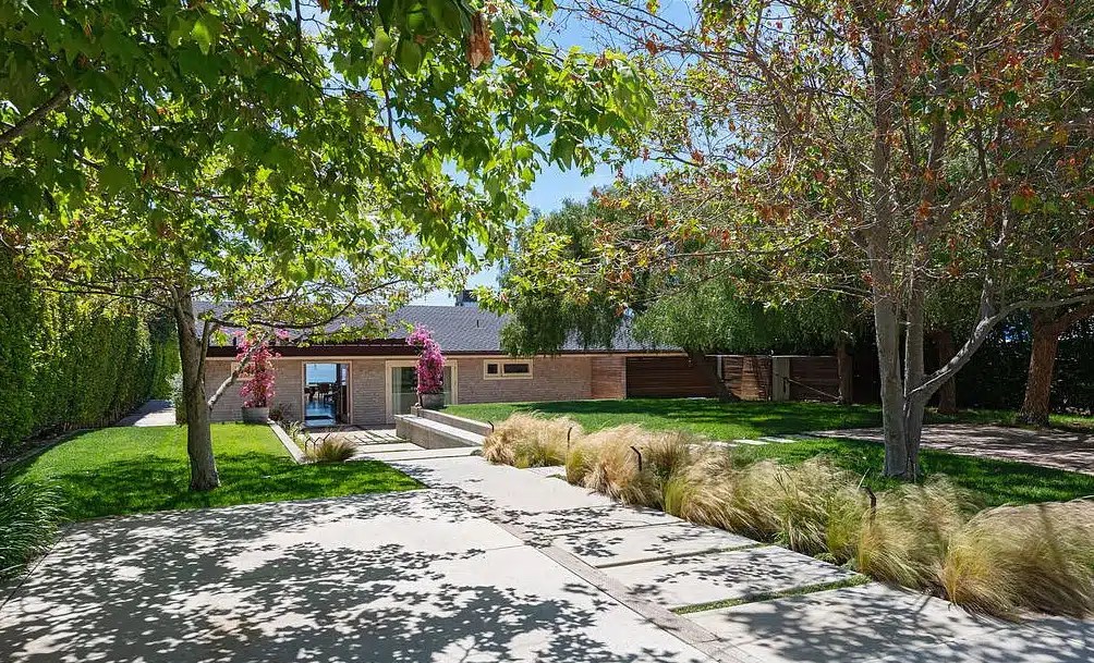 Inside Avril Lavigne's 12 million home, with photos