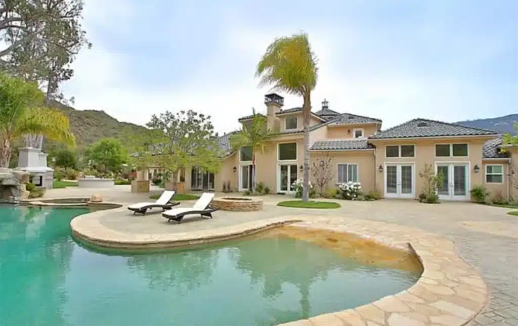 Inside Kevin Hart 7 million mansion, with photos