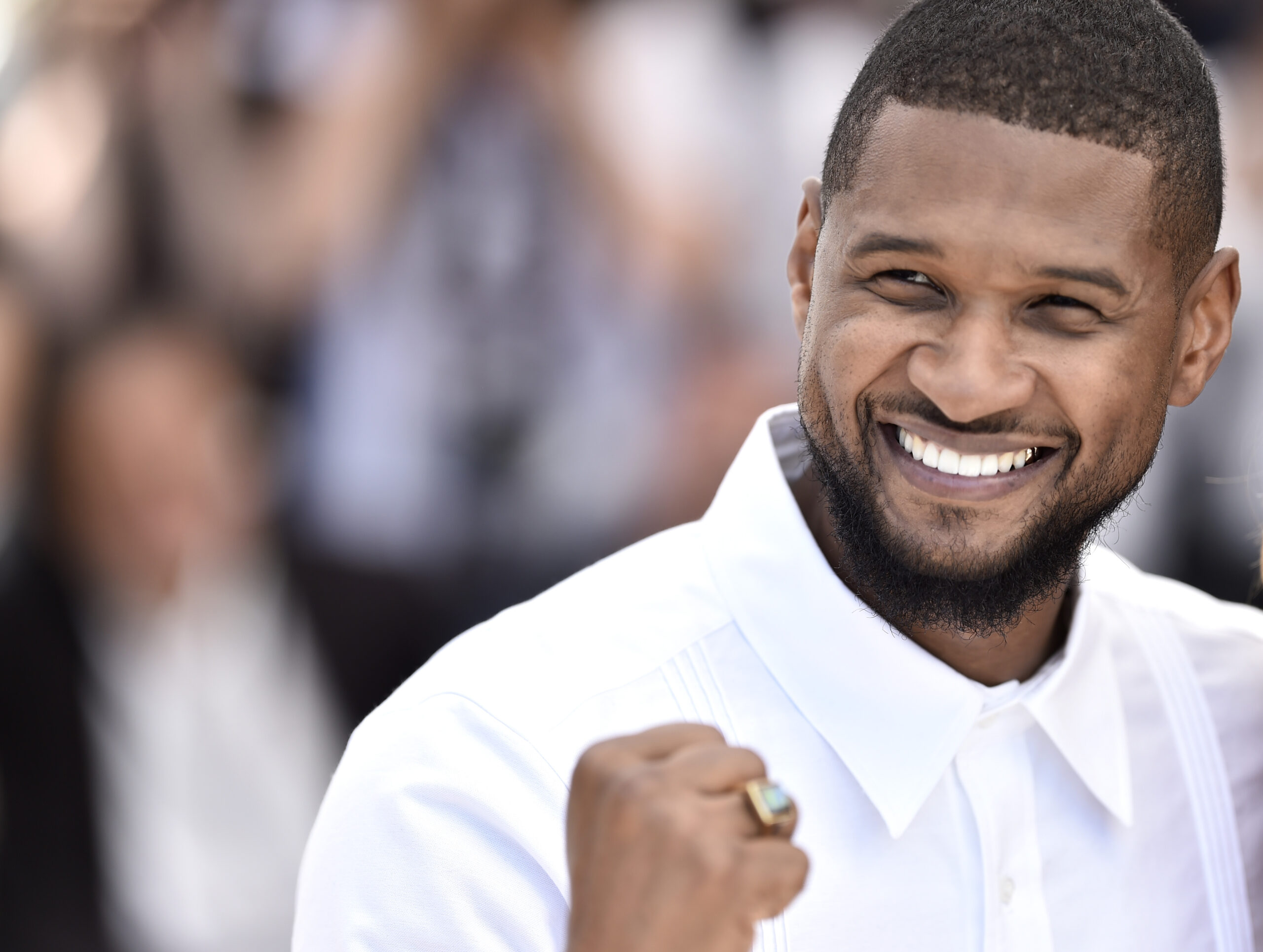 Usher Reminds Us He's The "Boyfriend" On Our "R&B Season" Update
