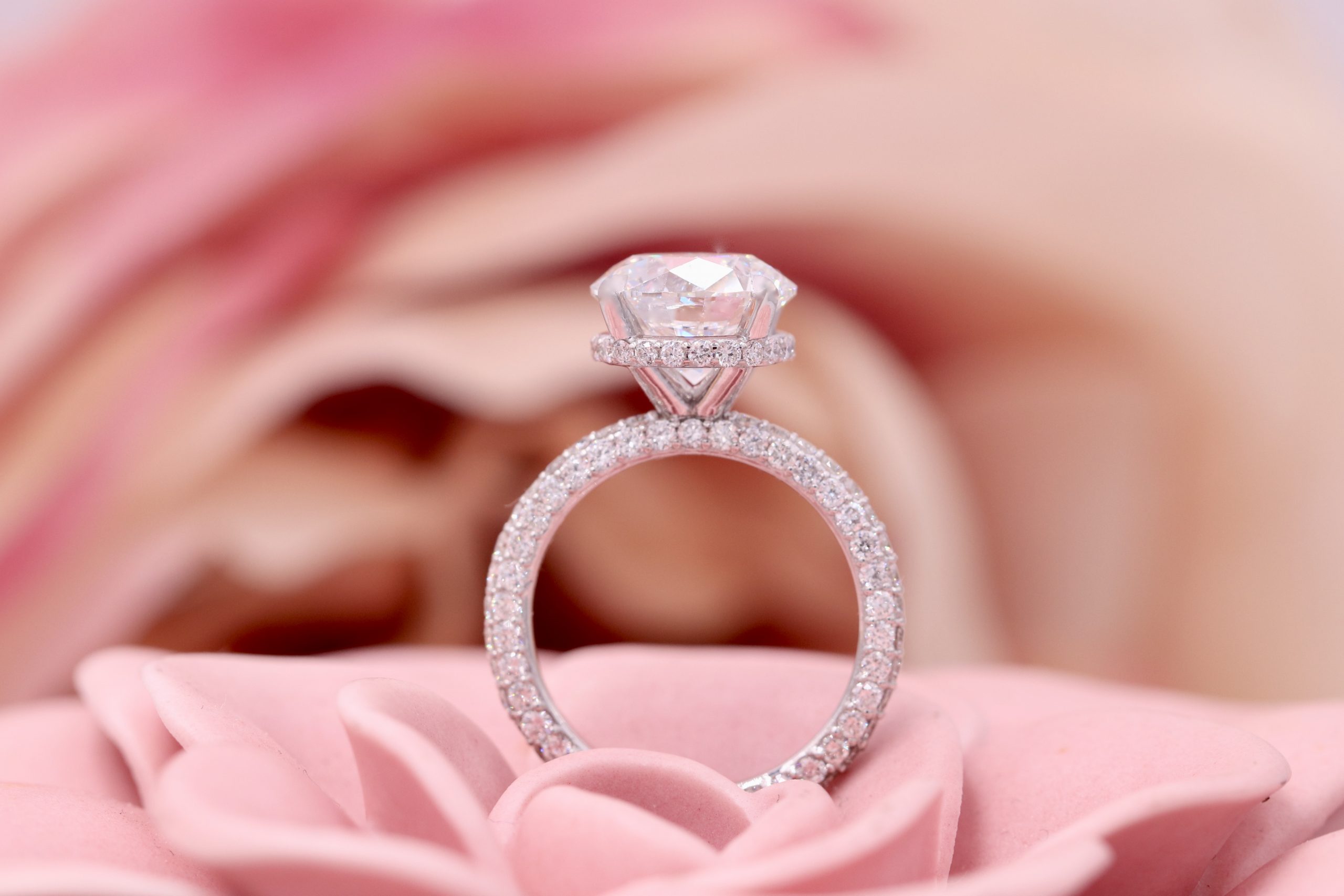 How to Make the Most Out of Your Engagement Ring Budget