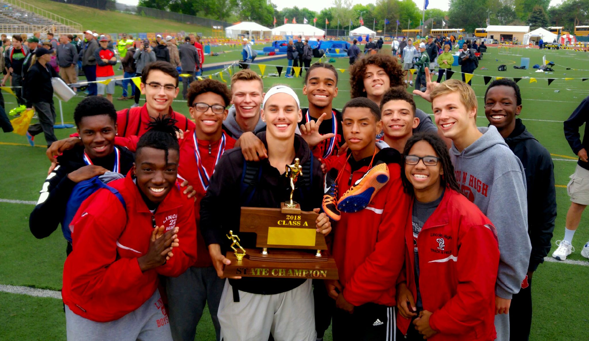 LINCOLN HIGH TRACK AND FIELD Can't Break The Chain!