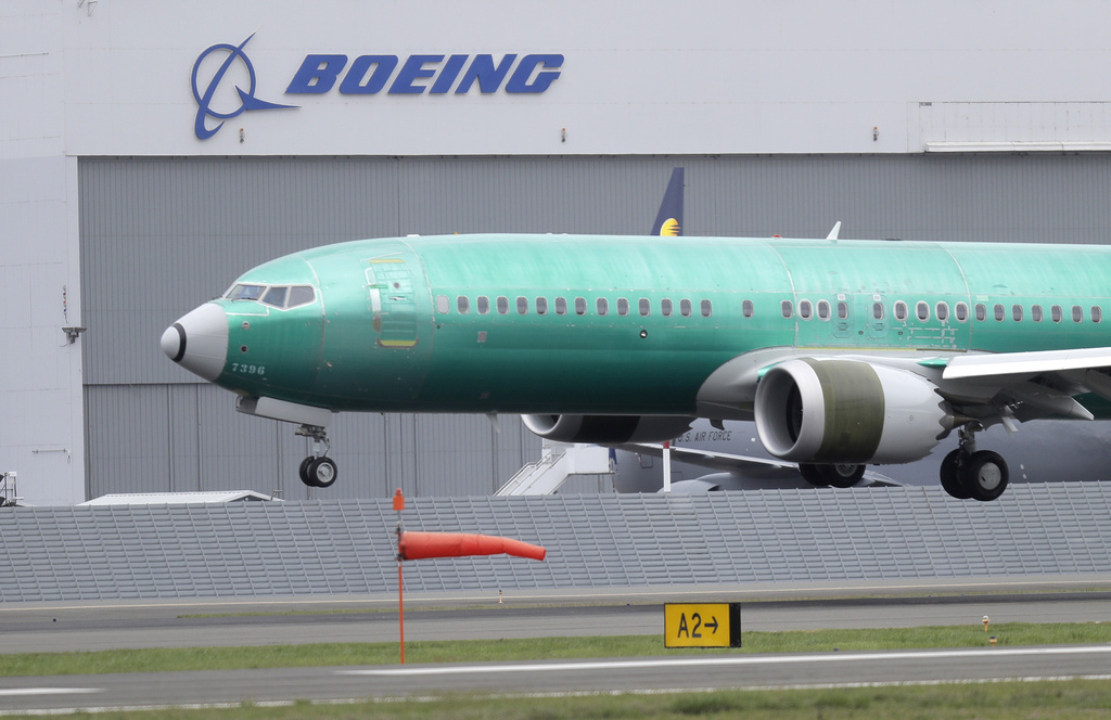 Boeing Plane Loses Engine Cover During Takeoff in Another Embarrassing