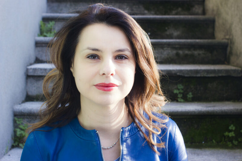 Gianina Cărbunariu drámaíró és rendező Magyarországra érkezik