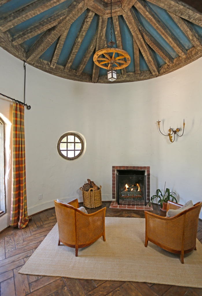 Reese Witherspoon Sells Ojai Home at a Loss