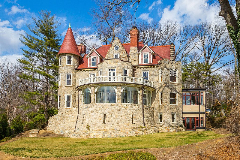 7 RealLife Castles Fit for Royal Residents