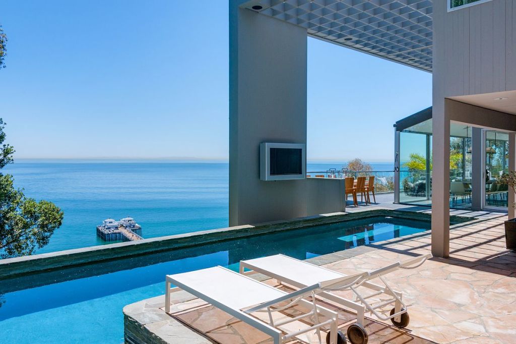 UPDATE Matthew Perry Gets 10.65M for Malibu Beach House