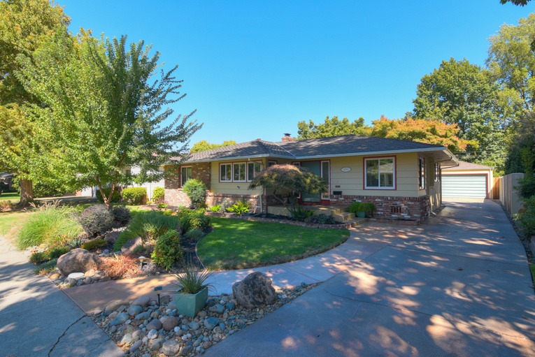 Knock, Knock! 10 Homes in Prime Locations for Halloween Loot