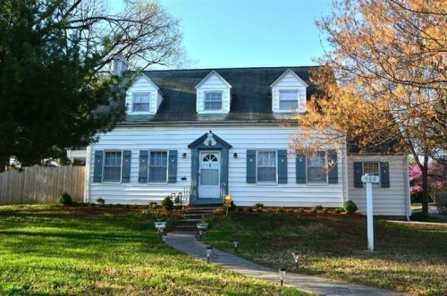 Colonial Homes for 'American Dream Builders' Fans