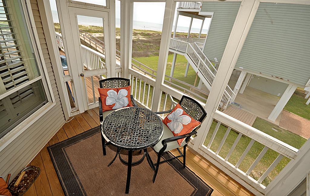 Country Singer Clay Walker Drops Price on Texas Beach House