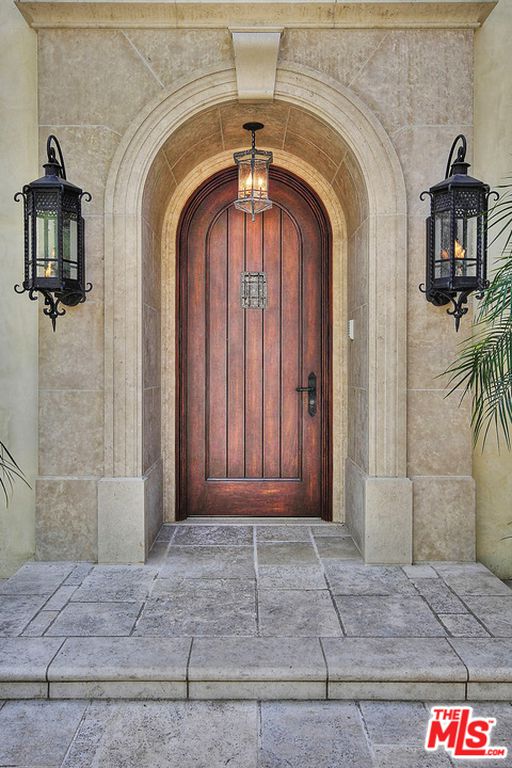 5 Ways to Dress Up Your Front Door