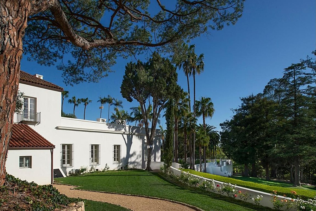 UPDATE 'Scarface' Mansion Sells for 22M Under Original Ask