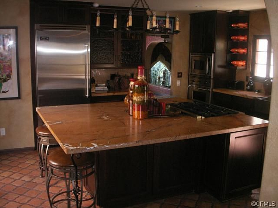 Drake Bell of Nickelodeon's 'Drake and Josh' Lists Home, Faces Foreclosure