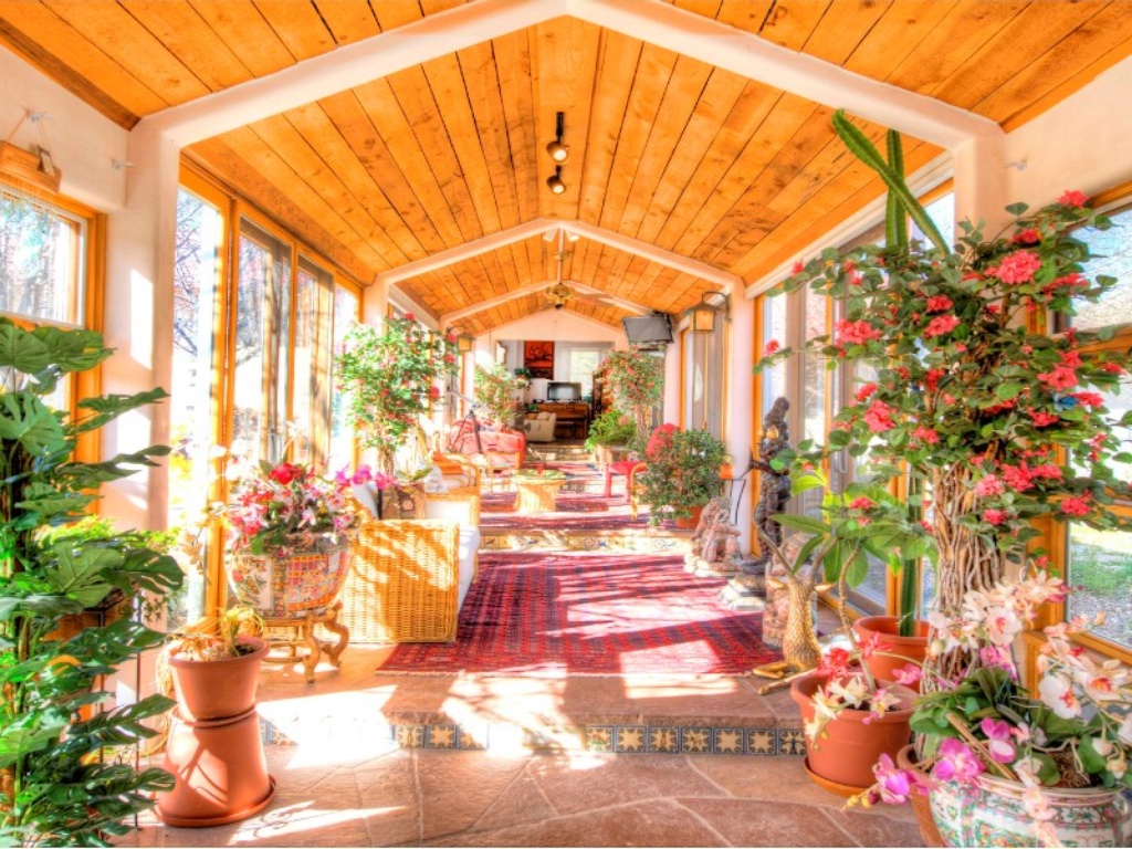 Shirley MacLaine Selling New Age Retreat in New Mexico