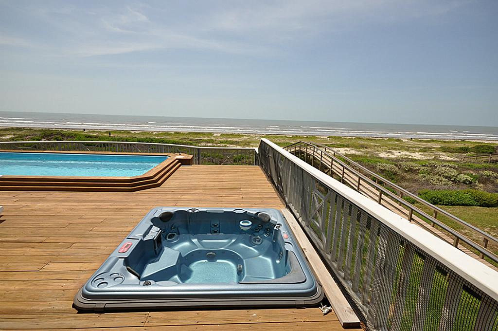 Country Singer Clay Walker Drops Price on Texas Beach House