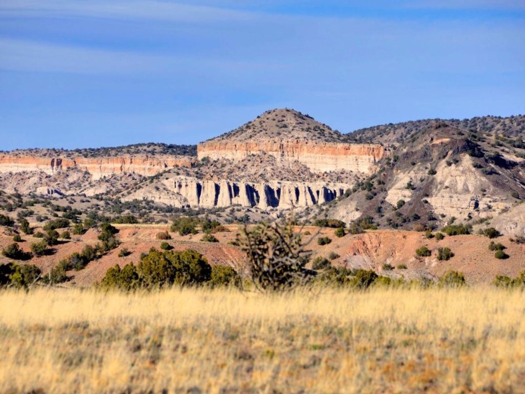 Shirley MacLaine Selling New Age Retreat in New Mexico
