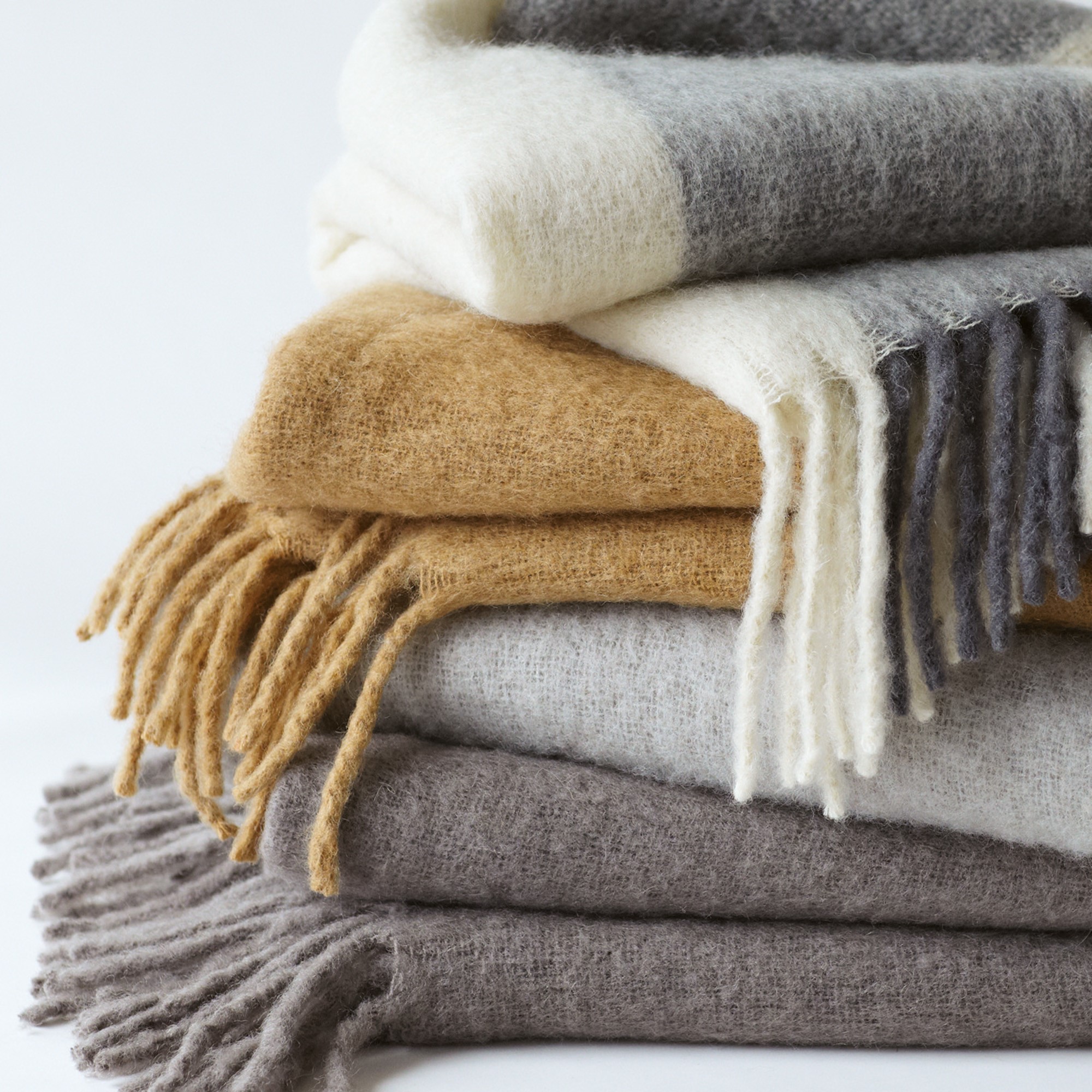 The Coziest Blankets and Throws to Keep You Warm