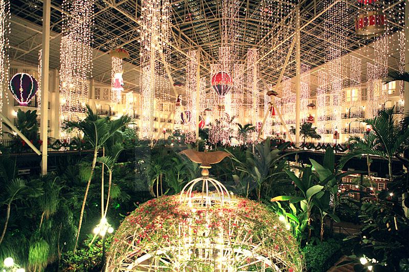 Famous Holiday Light Displays Across The U.S. - HotPads Blog
