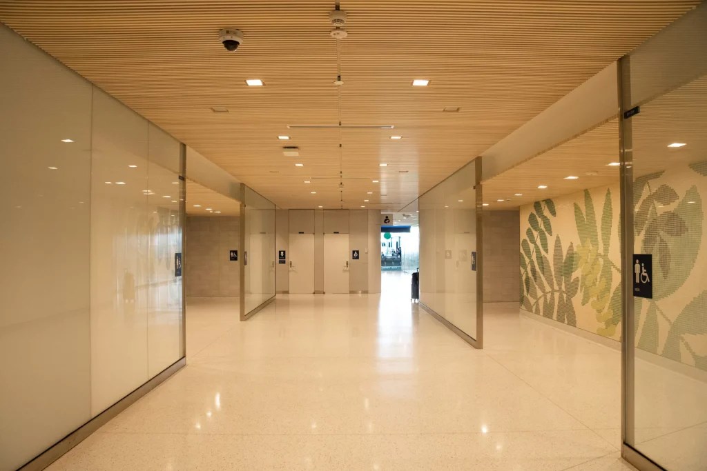 PDX Concourse B Western Partitions Inc.