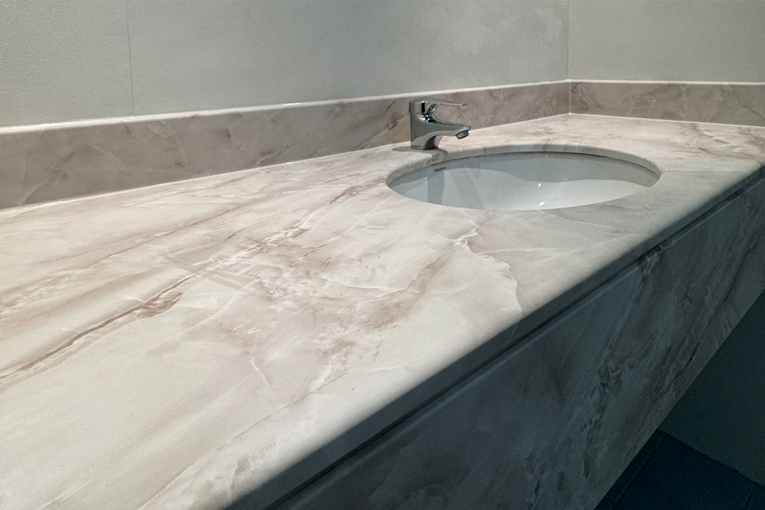 Transform Your Bathroom with a Customized Wrapping