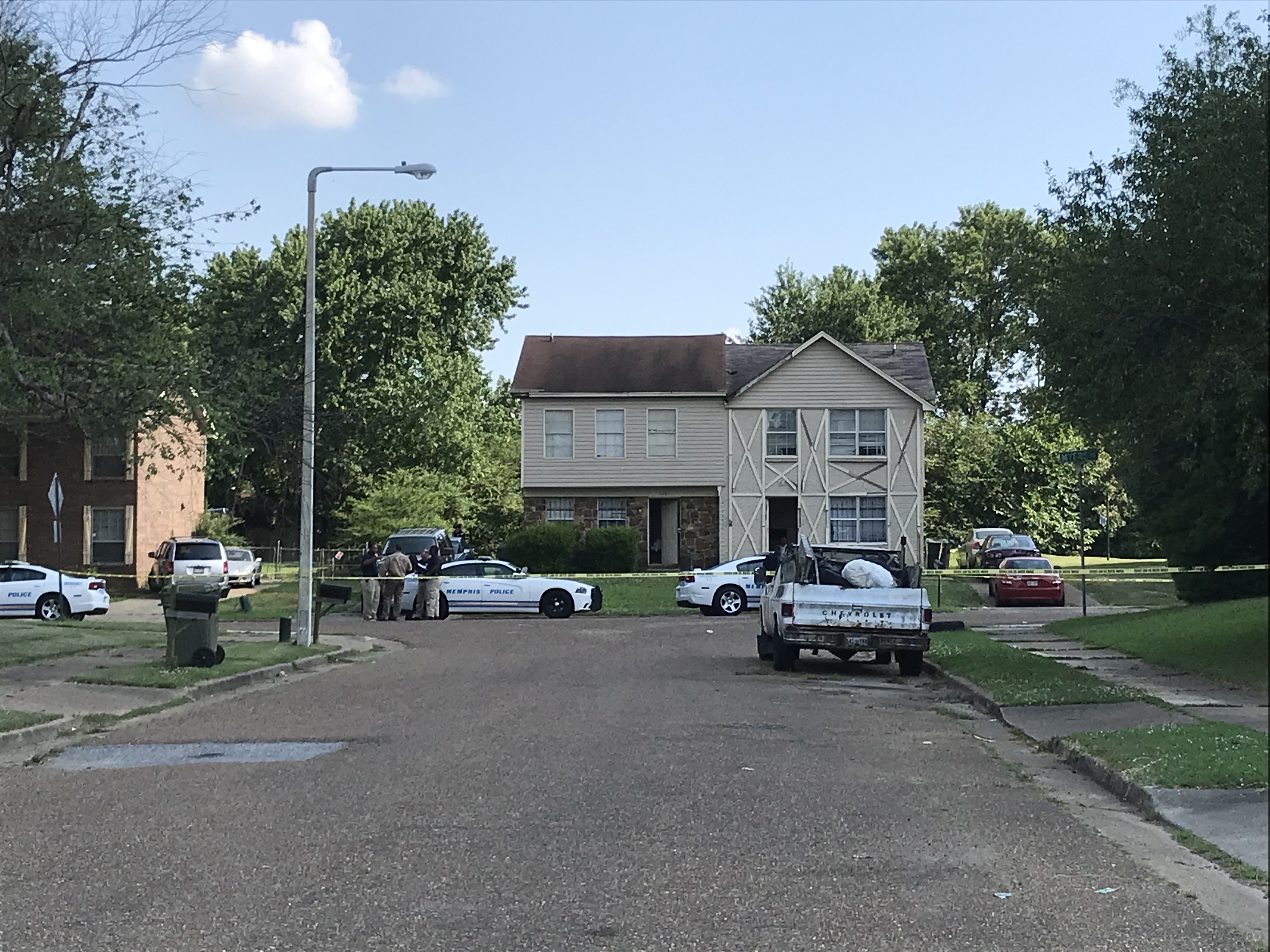 Police 3 injured, 1 dead after Hickory Hill shooting