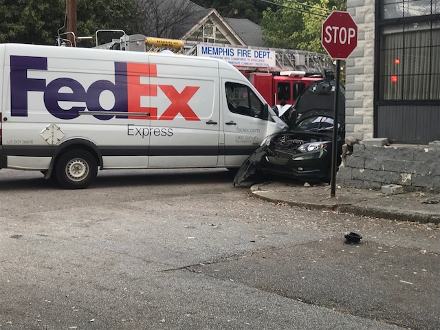 Police 3 injured in crash involving Fedex truck