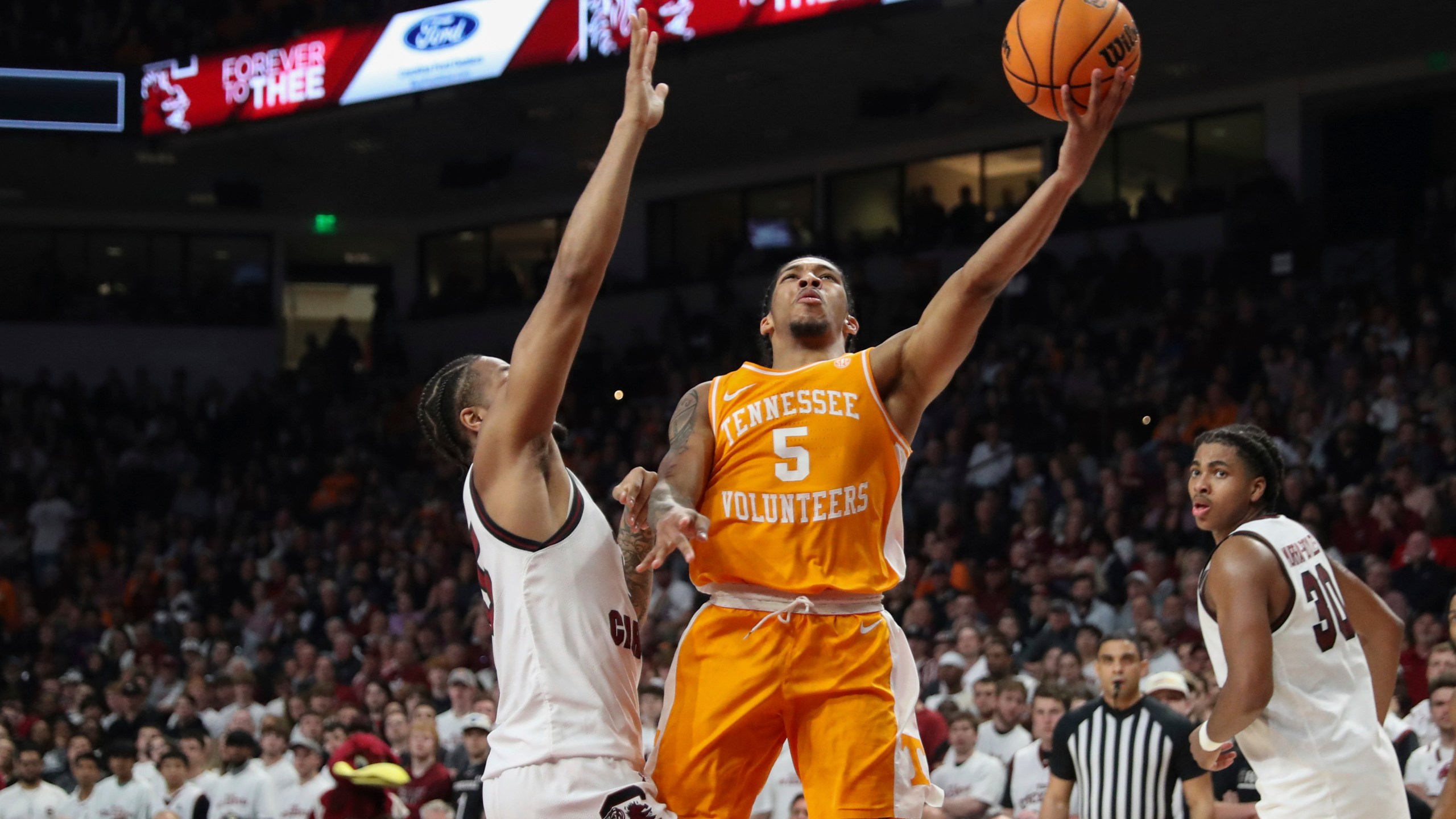 Knecht leads No. 4 Tennessee to outright SEC crown with 6659 win at No