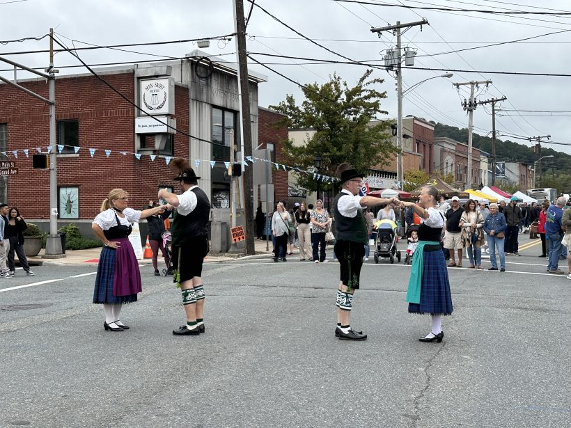 Photos Annual Oktoberfest in Hackettstown draws thousands WRNJ Radio
