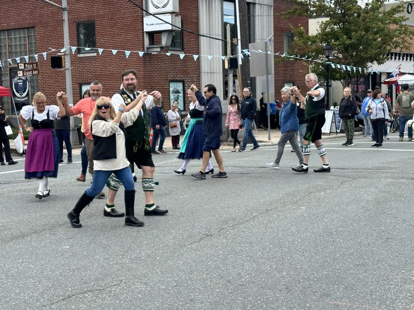 Photos Annual Oktoberfest in Hackettstown draws thousands WRNJ Radio