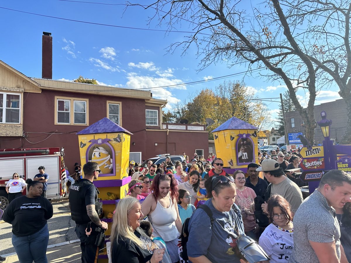Spooky huge crowd turns out for Hackettstown’s Halloween Downtown event (PHOTOS) WRNJ Radio