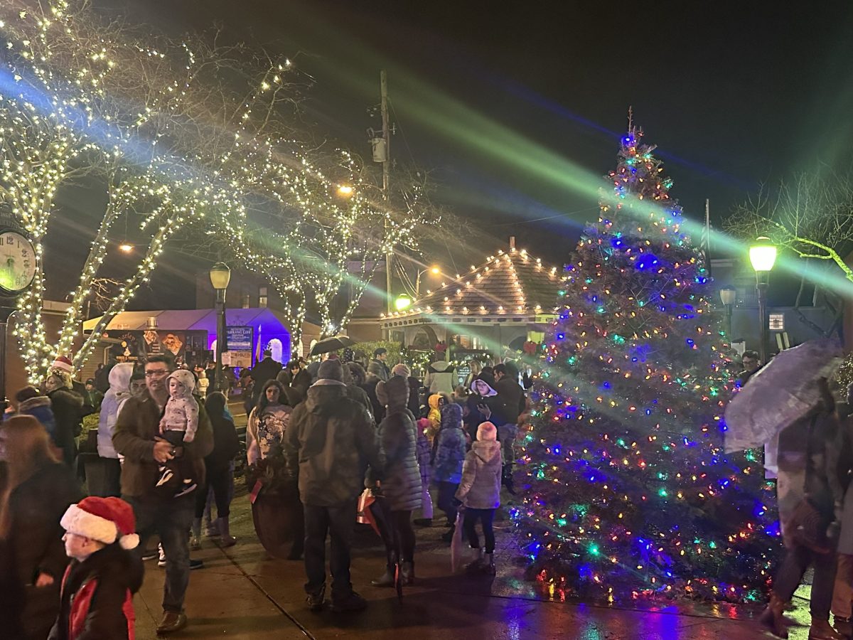 Community braves rainy weather to kick off Hackettstown’s Hometown Holiday event WRNJ Radio