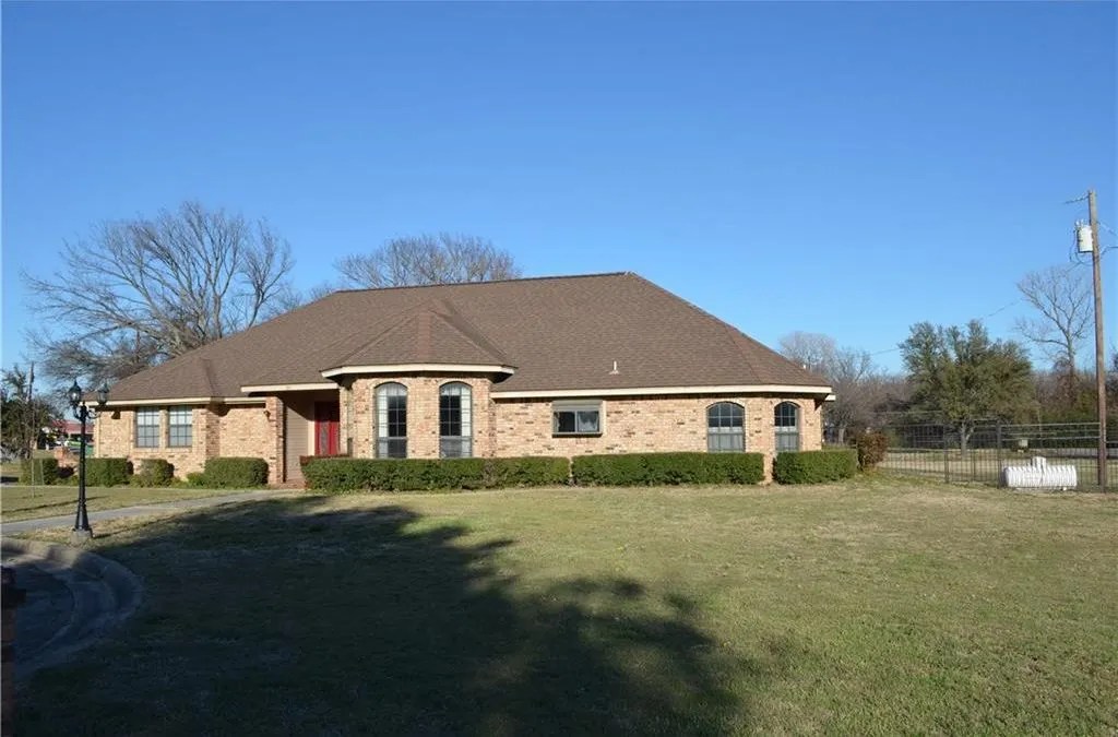 Springtown, 3 Bed, 2 Bath, 269k WR Team Realty