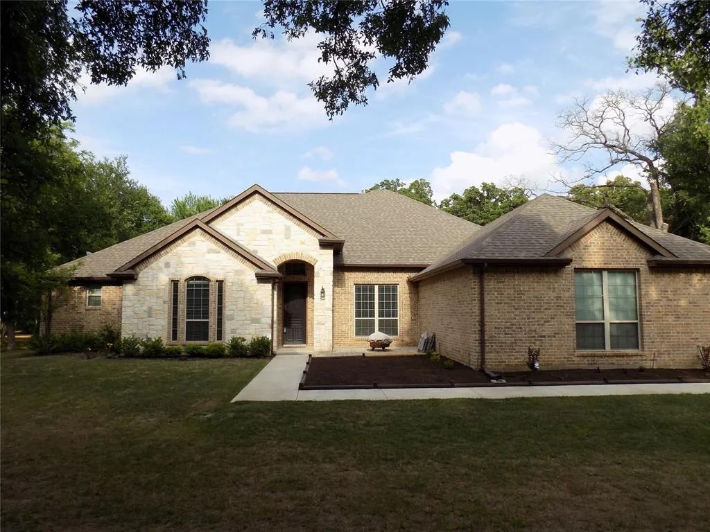 New Listing Springtown, 4 Bed, 3 Bath, Under 400K WR Team Realty