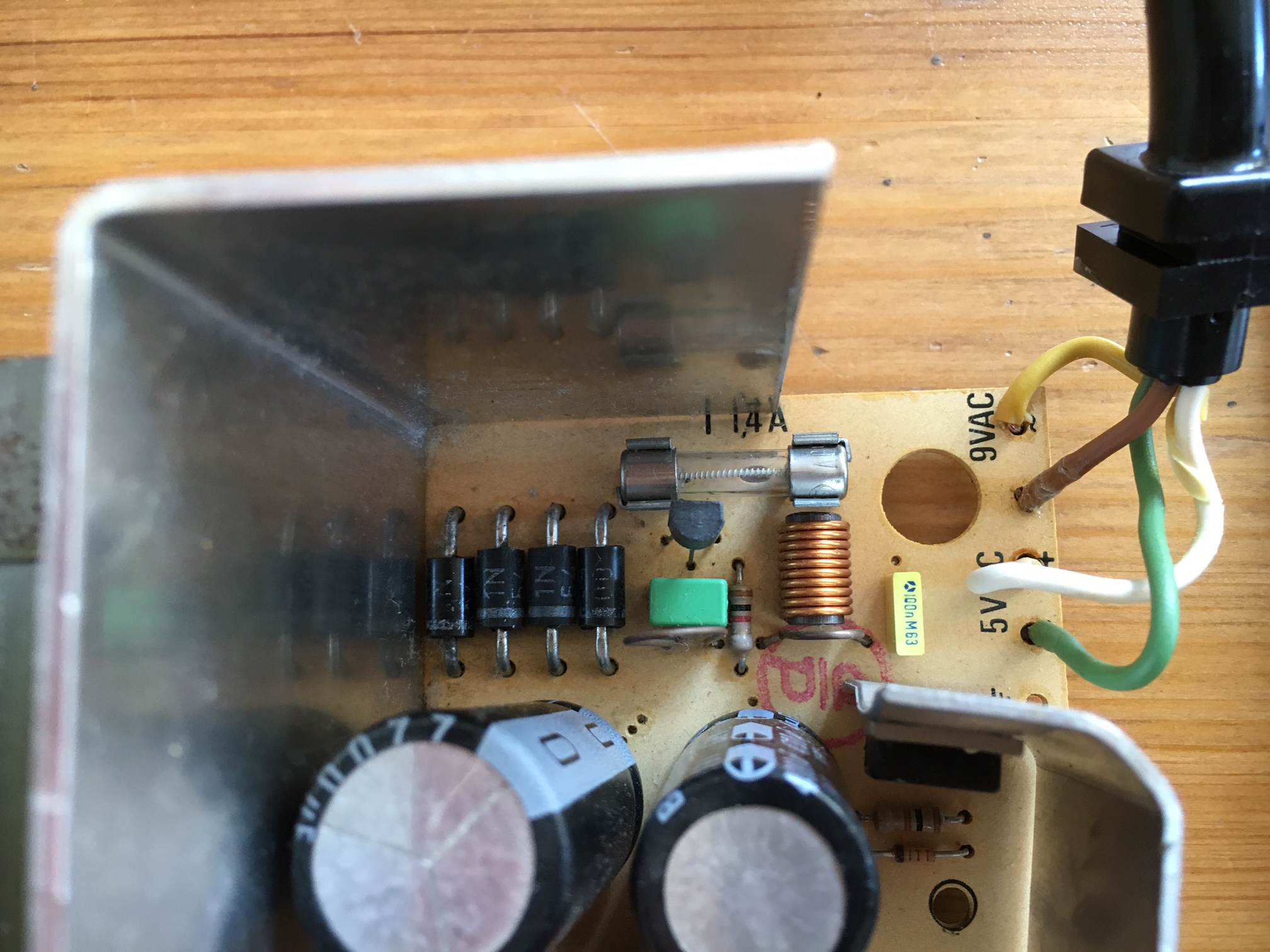 Using a C128 power supply for your C64 WiSo's collector blog
