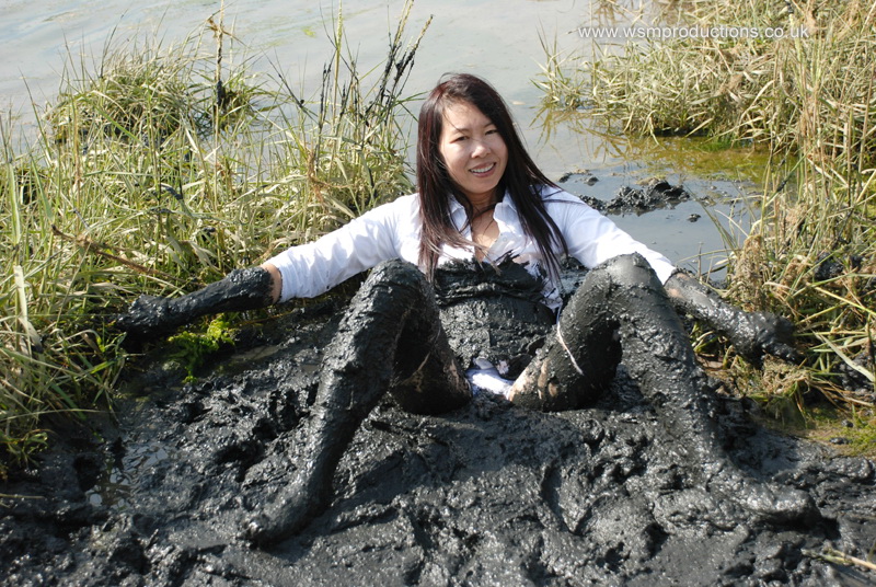 The Splosh UK Forum • View topic Asian Jade has muddy outdoor fun in