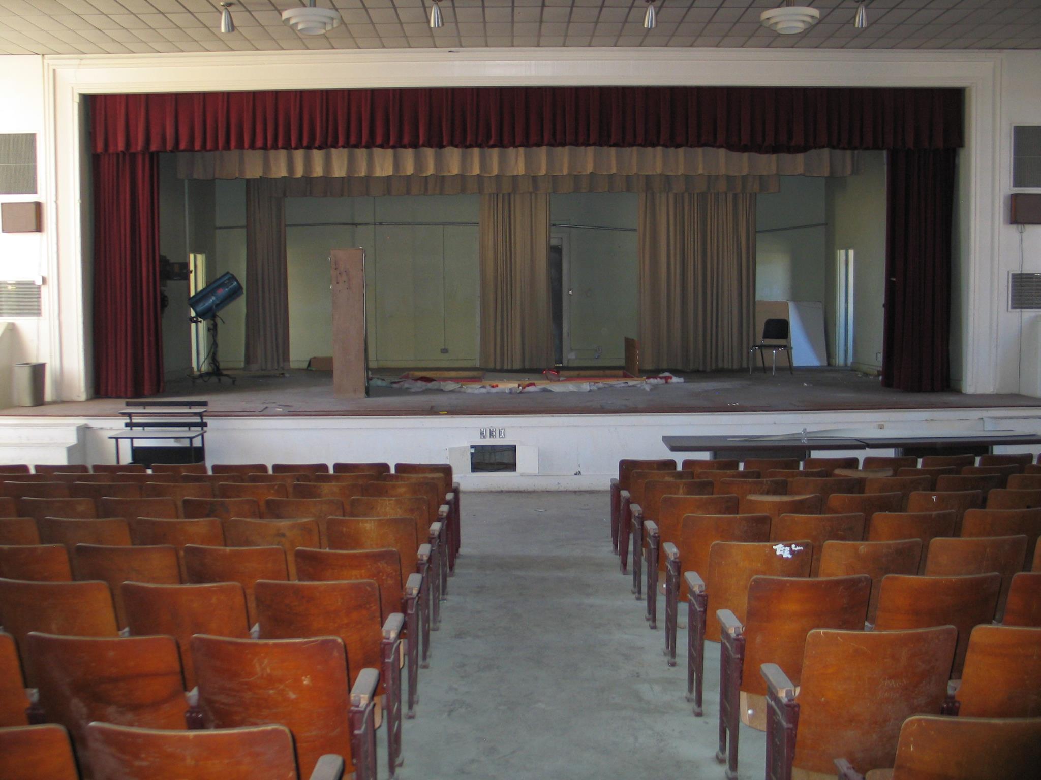 Hearne High Alumni Photo Shoot Saturday Before The School is Demolished