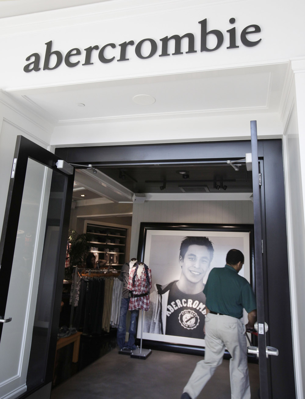 Stores use scent marketing to lure in customers WTOP News