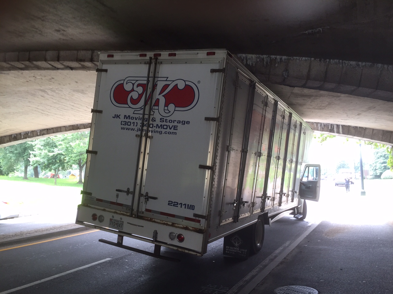 Trapped trucks a recurring issue on the area parkways WTOP News
