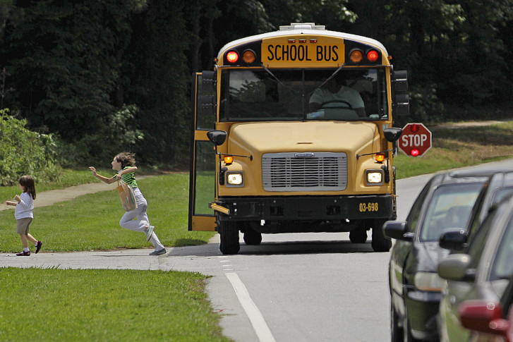 Va. lawmakers line up to ensure school bus camera tickets can be mailed