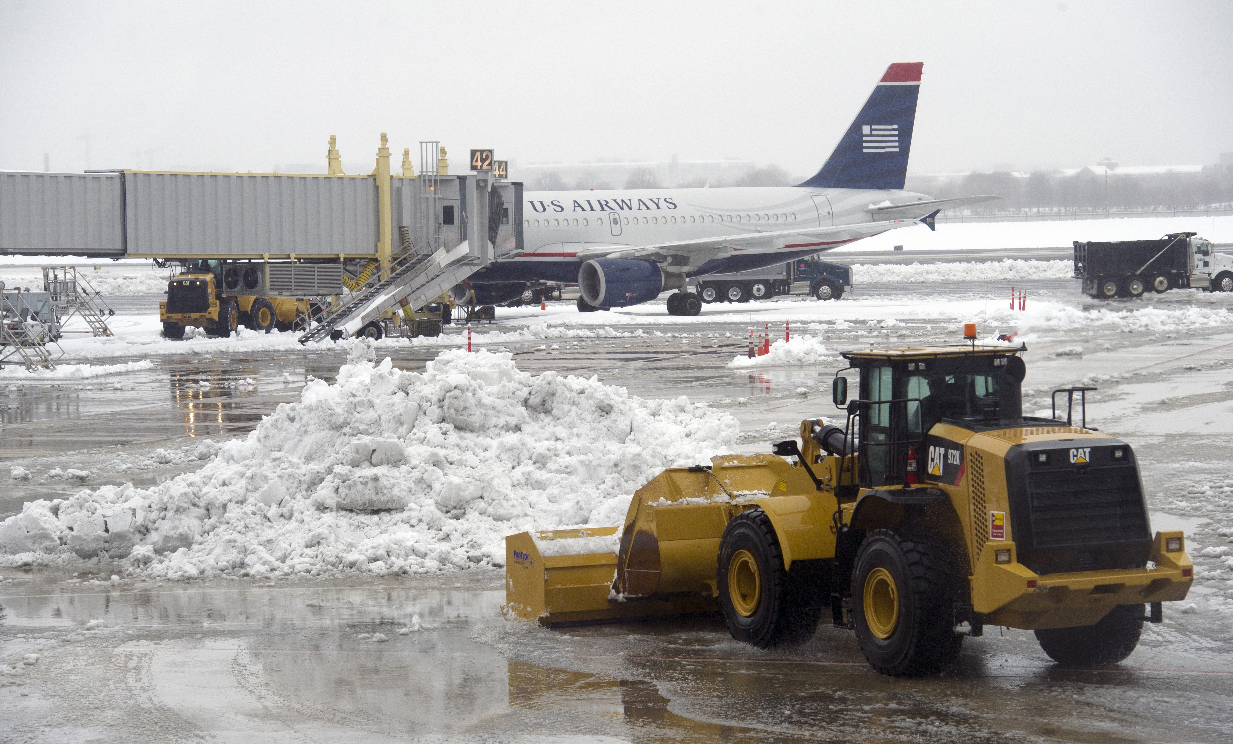 How are local airports taking on the snow? WTOP
