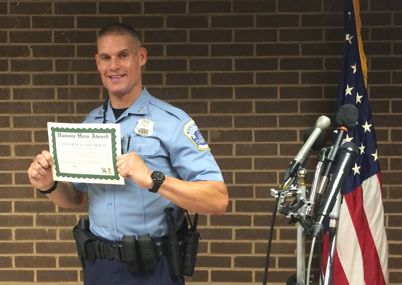 DC police officer wins award after rescue of injured dog WTOP News