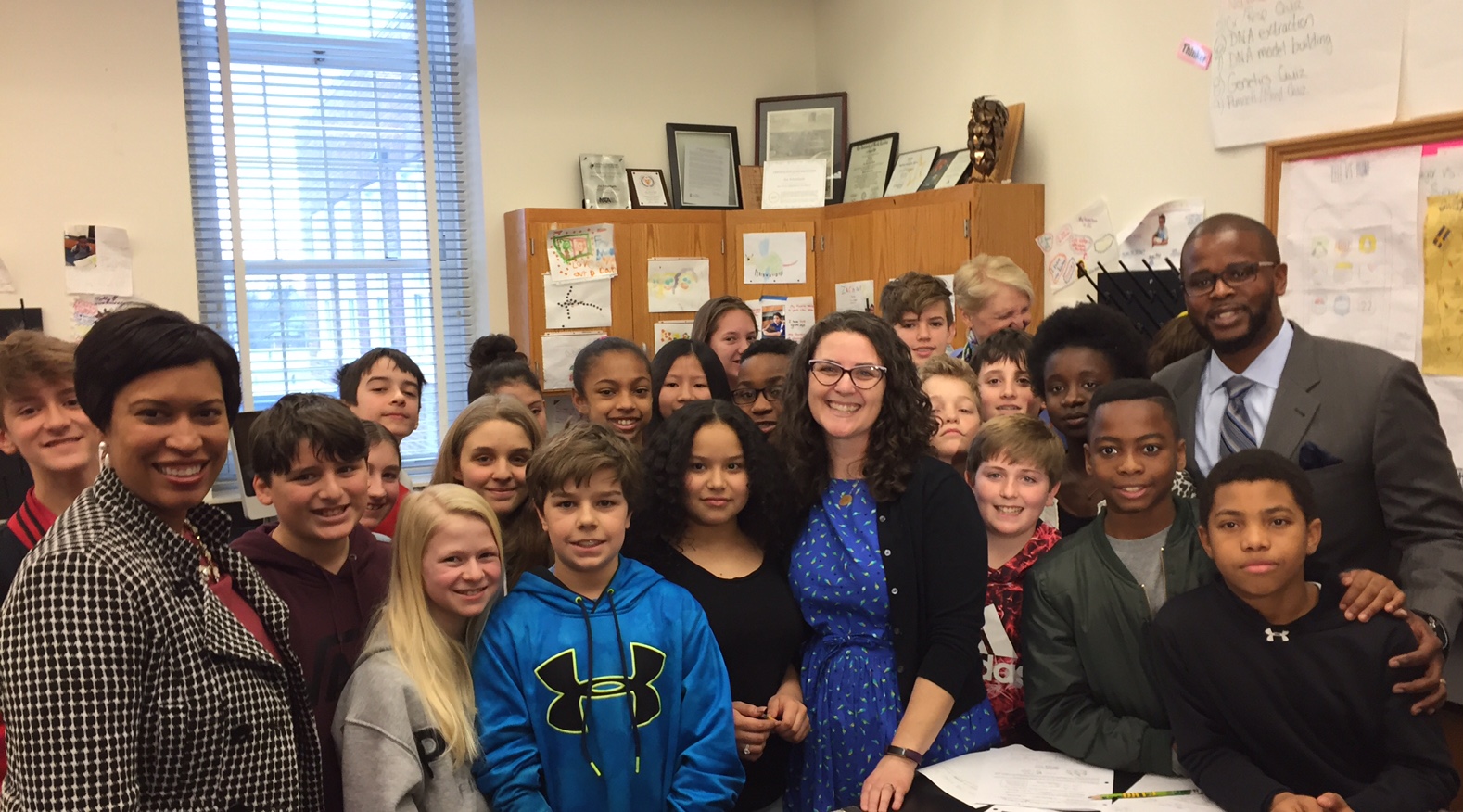 DC teacher of the year makes science alive’ for students WTOP News