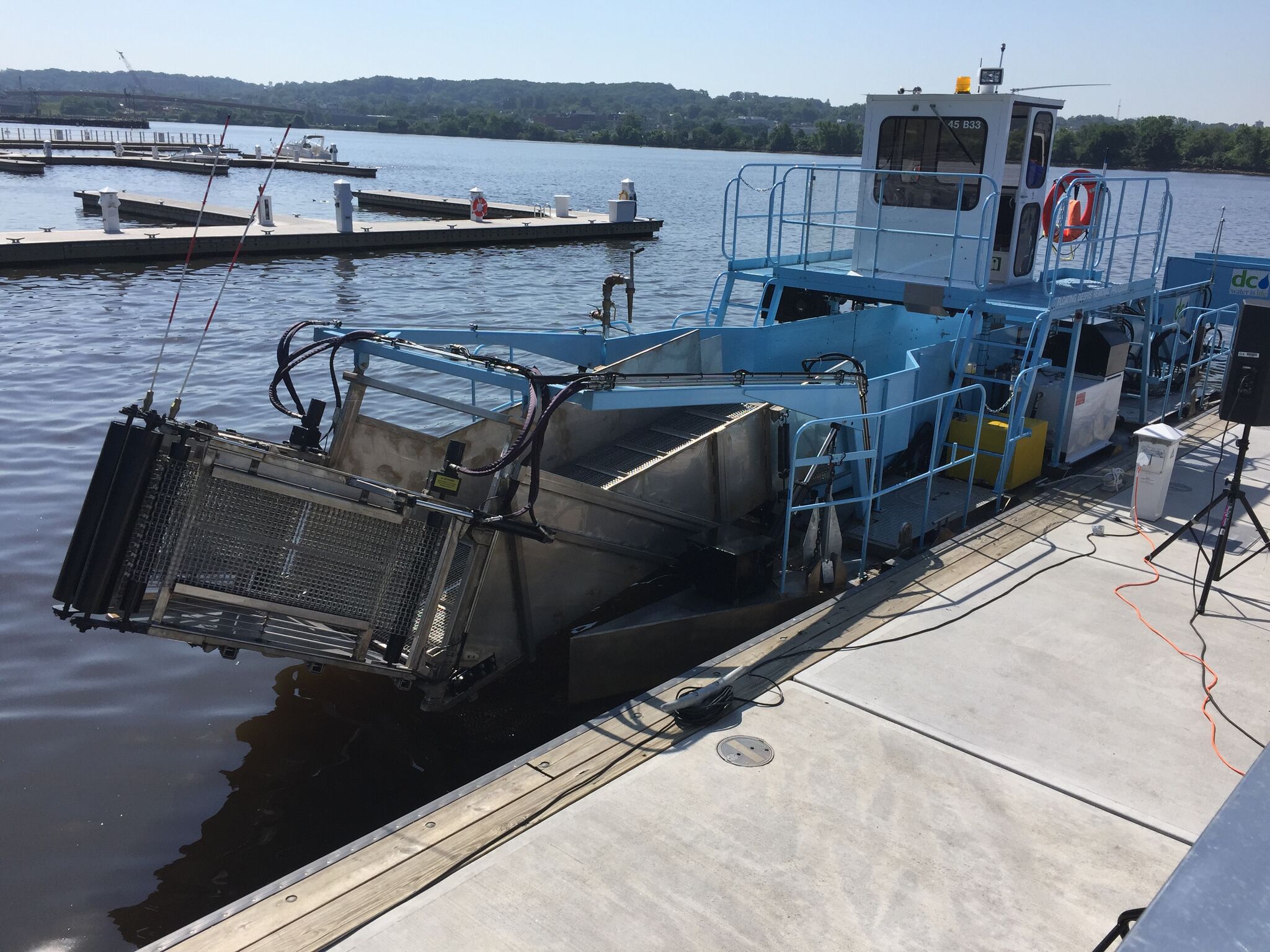 DC’s new skimmer boats aim to clean up rivers WTOP