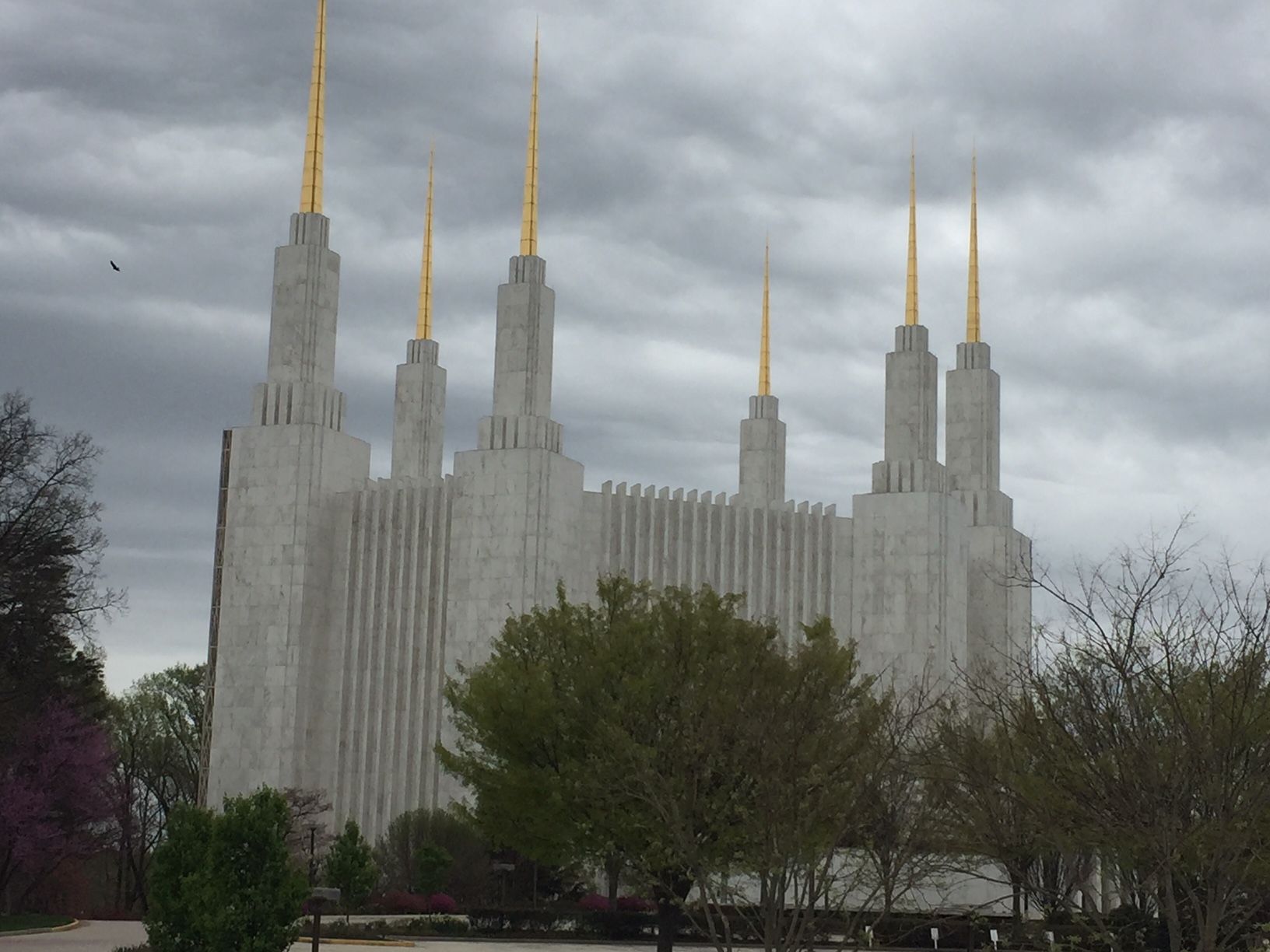 Landmark Mormon temple will briefly open doors to public after