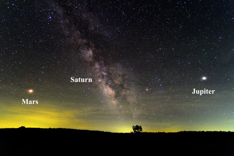 Mars mesmerizes sky watchers WTOP