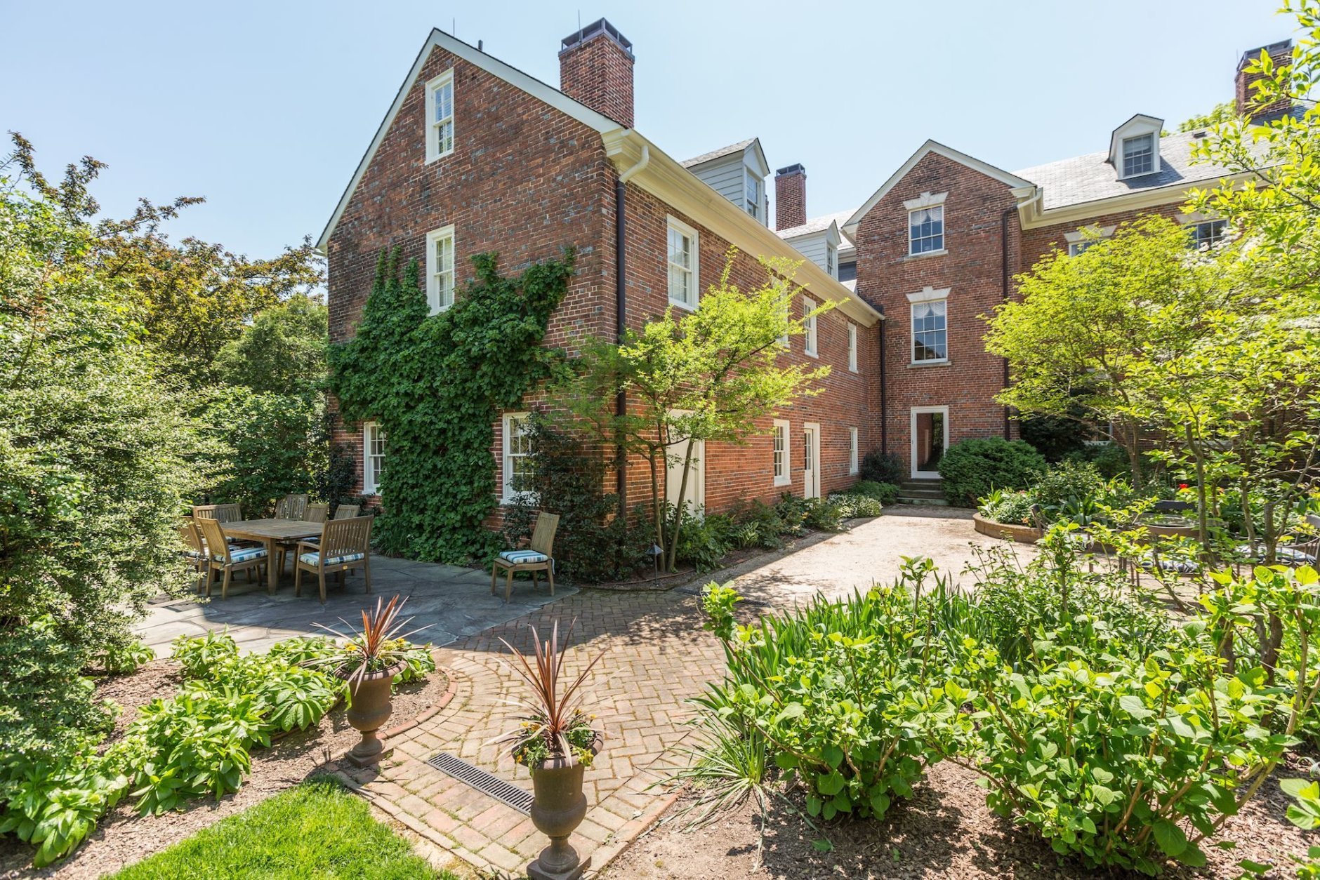 PHOTOS Robert E. Lee’s childhood home in Alexandria gets 2.3M price