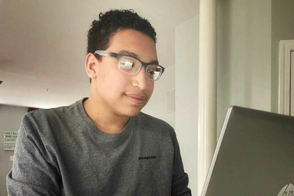 Teens volunteer as ‘vaccine hunters’ to help older
