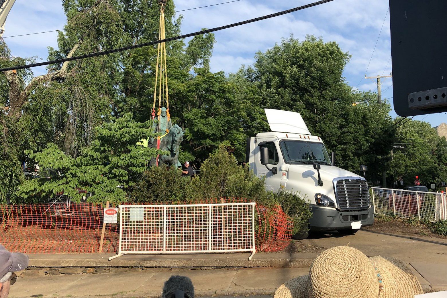 PHOTOS Removal of the Gen. Robert E. Lee statue in Charlottesville, Va