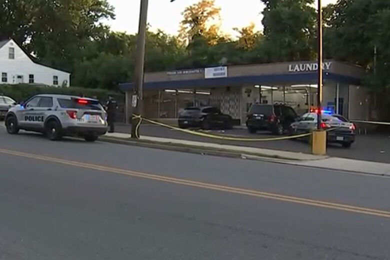 Teen boy shot while leaving East Riverdale laundromat with his mother